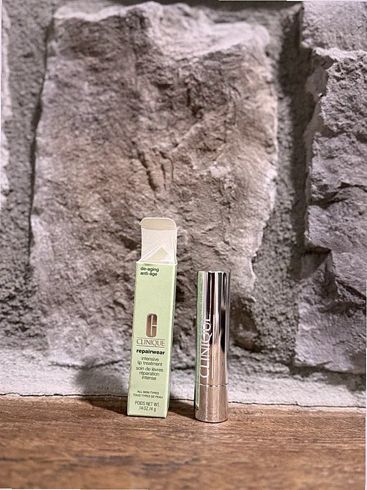 Clinique Repairwear Intensive Lip Treatment Balm Stick Full size NEW IN BOX